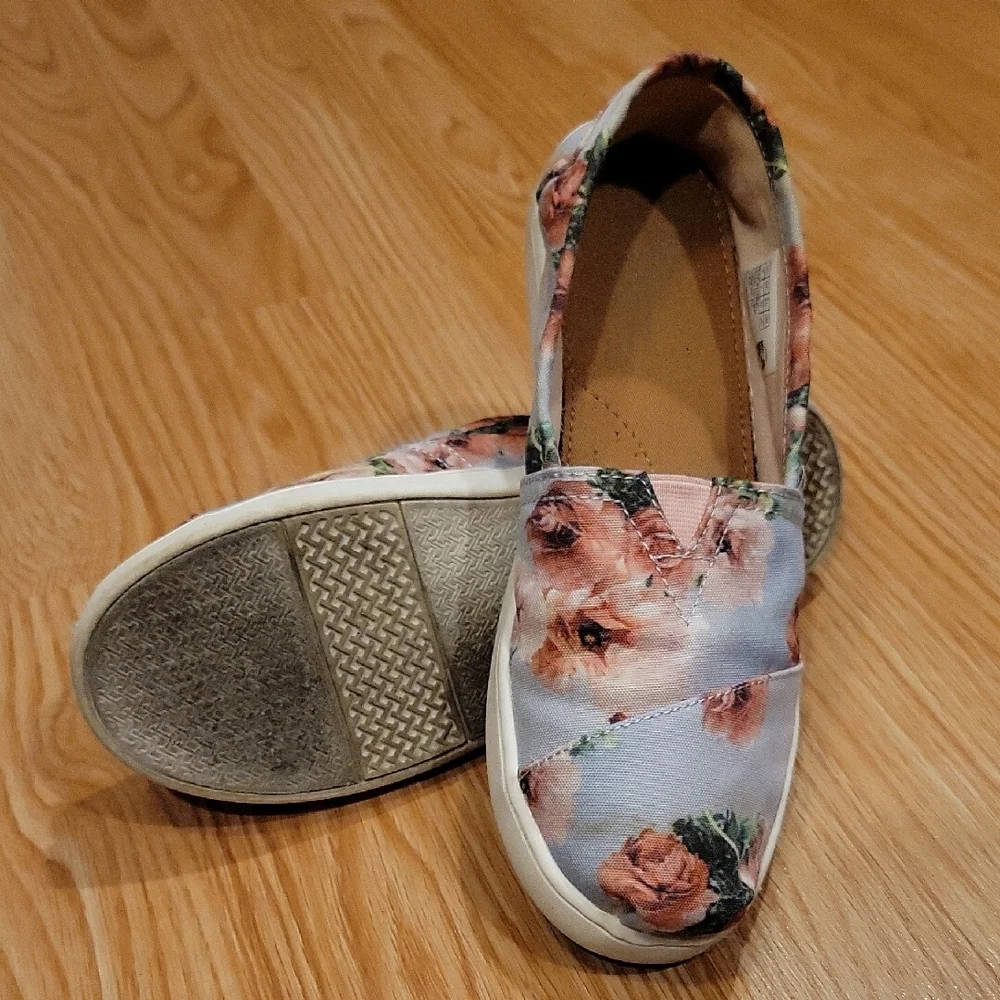TOMS Youth 6/Women's 8 Flats Floral Blue With Roses